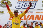 Joey Logano (Penske) siegt im Heimrennen