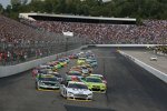 Brad Keselowski (Penske) führt beim Start