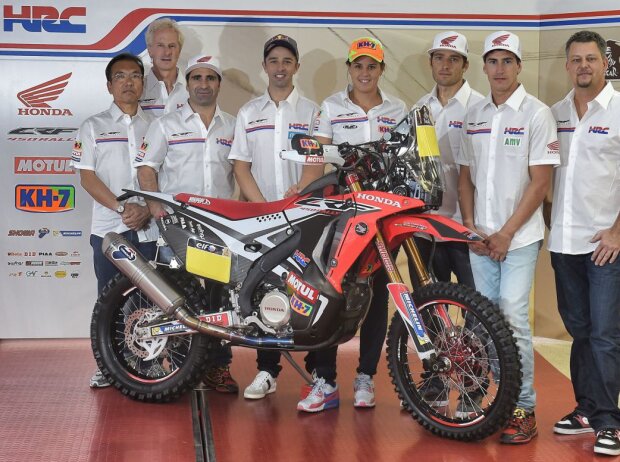 Titel-Bild zur News: Das Honda-Team für die Rallye Dakar 2015