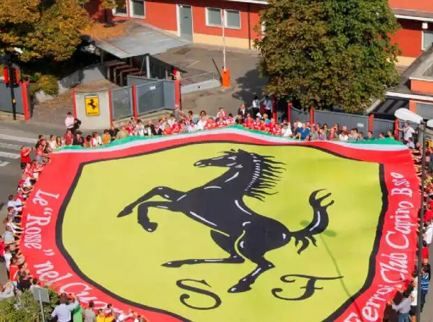 Tifosi in Maranello Titel-Bild zur News: Tifosi in Maranello