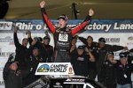 Trucks in Las Vegas: Erik Jones in der Victory Lane