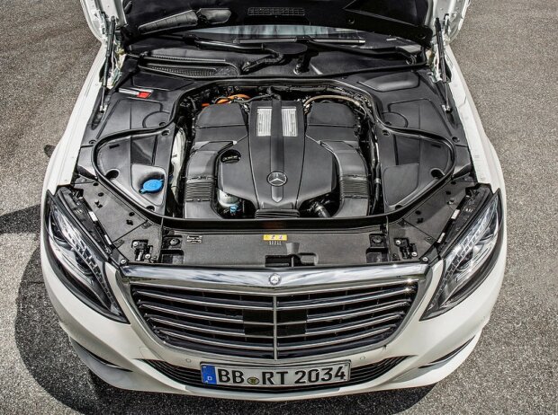 Motorraum des Mercedes-Benz S 500 Plug-in-Hybrid Motorraum des Mercedes-Benz S 500 Plug-in-Hybrid