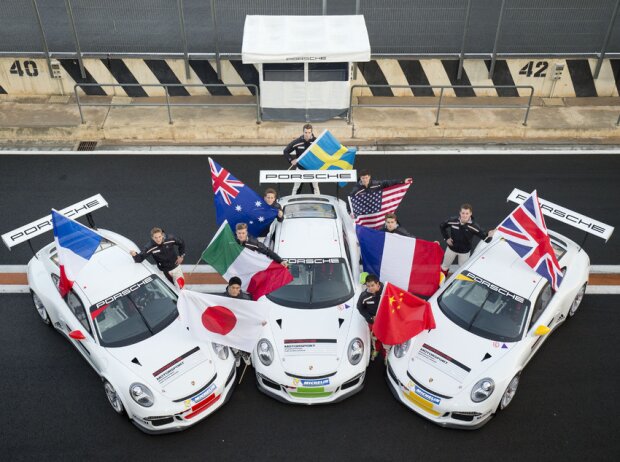 Titel-Bild zur News: Die Teilnehmer des "Porsche International Cup Scholarship"