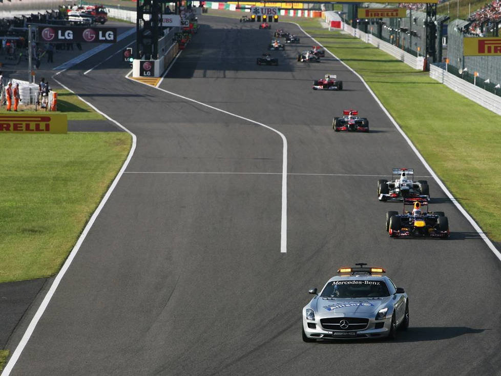 Safety-Car vor Sebastian Vettel