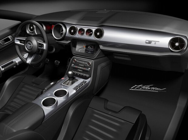 Ford Mustang Cockpit Designskizze Ford Mustang Cockpit Designskizze