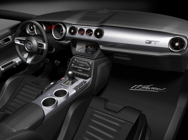 Ford Mustang Cockpit Designskizze