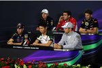 Nico Hülkenberg (Force India), Jules Bianchi (Marussia), Romain Grosjean (Lotus), Sebastian Vettel (Red Bull), Kamui Kobayashi (Caterham) und Jenson Button (McLaren) 