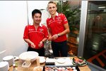 Max Chilton (Marussia) bereitet Sushi zu