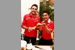 Jules Bianchi (Marussia) bereitet Sushi zu