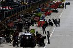 Action in der Pitlane des Kansas Speedway