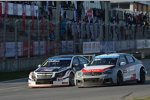 Yvan Muller (Citroen) und Tom Chilton (ROAL-Chevrolet) 