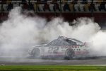 Brad Keselowski (Penske) gewinnt