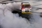 Kevin Harvick (Stewart/Haas) feiert seinen Einzug in die Eliminator-Round