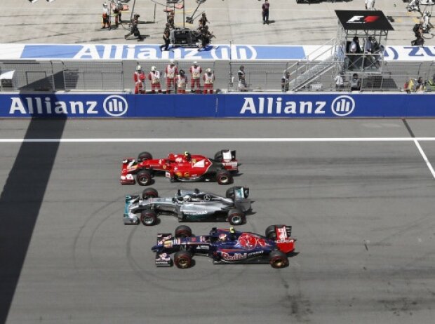 Lewis Hamilton, Kimi Räikkönen, Daniil Kwjat Lewis Hamilton, Kimi Räikkönen, Daniil Kwjat