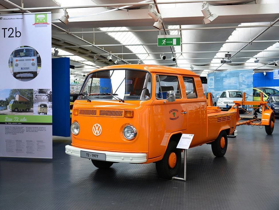 Sonderausstellung "Das T2 abc": Praxiserprobt und nun im Museum zu bestaunen: Doppelkabinen-Fahrzeug T2b mit Langgutanhänger, der bei den Stadtwerken Hannover im Einsatz war
