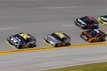 Jimmie Johnson (Hendrick) führt vor Dale Earnhardt Jr. (Hendrick)