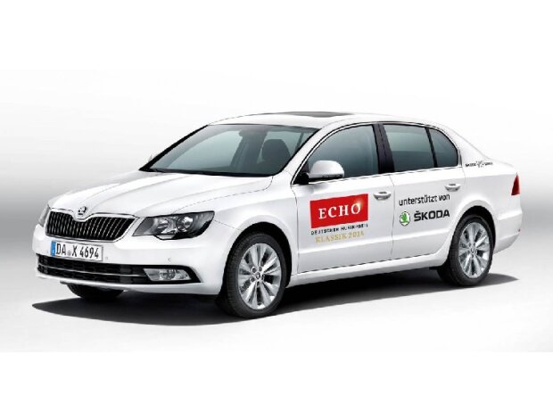Die Preisträger und geladenen Gäste fahren im eleganten Skoda Superb zur glamourösen Gala in der Münchner Philharmonie im Gasteig vor Die Preisträger und geladenen Gäste fahren im eleganten Skoda Superb zur glamourösen Gala in der Münchner Philharmonie im Gasteig vor
