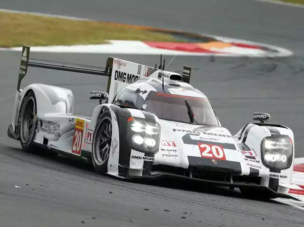 Timo Bernhard, Mark Webber Titel-Bild zur News: Timo Bernhard, Mark Webber