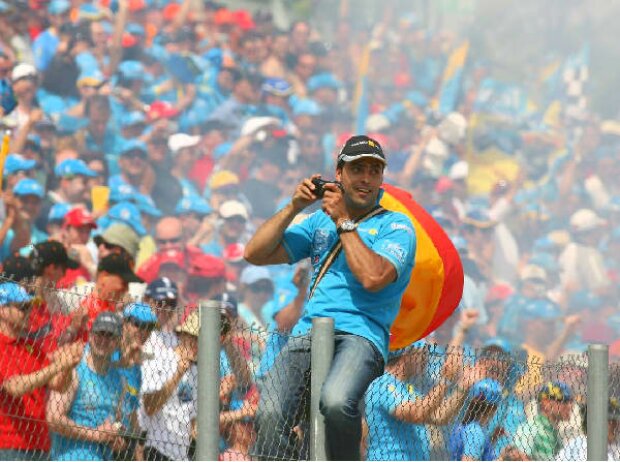 Titel-Bild zur News: Fernando-Alonso-Fans