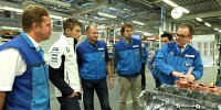 Bild zum Inhalt: DTM-Champion auf Tour: Wittmann besucht BMW-Werk