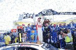 Dale Earnhardt Jun. gewinnt sein erstes Martinsville-Rennen