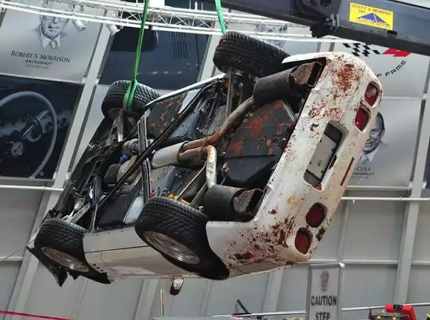Die millionste Corvette wird geborgen Titel-Bild zur News: Die millionste Corvette wird geborgen