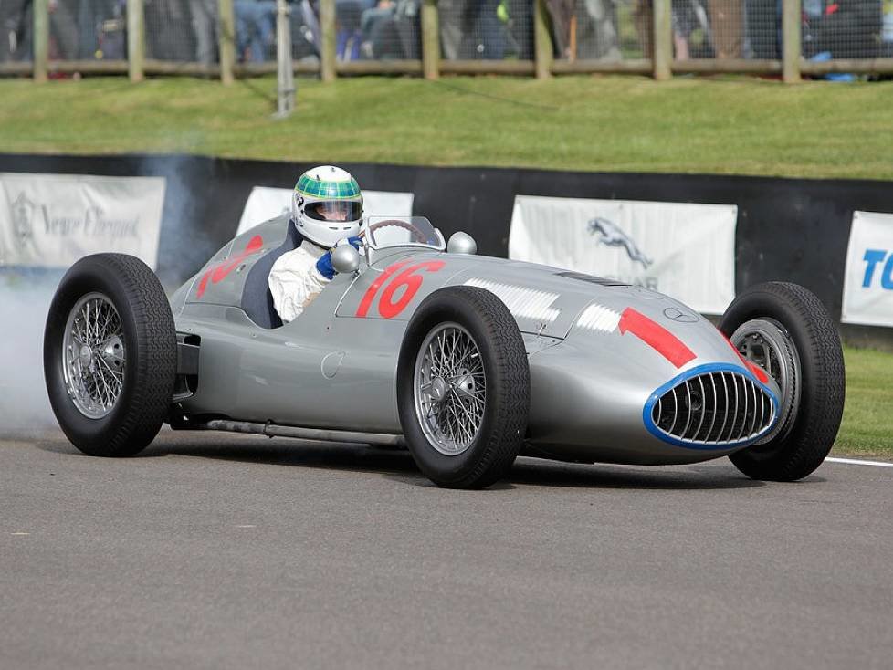 Mercedes-Benz Classic beim Goodwood Revival 2012. Paul Stewart im Mercedes-Benz W 165 (1939)
