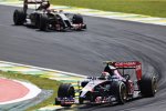 Daniil Kwjat (Toro Rosso) und Pastor Maldonado (Lotus) 