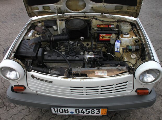 Motorraum des Trabant Universal 1.1 LE von 1990 