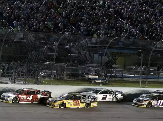 Kevin Harvick, Ryan Newman, Brad Keselowski, Denny Hamlin Titel-Bild zur News: Kevin Harvick, Ryan Newman, Brad Keselowski, Denny Hamlin
