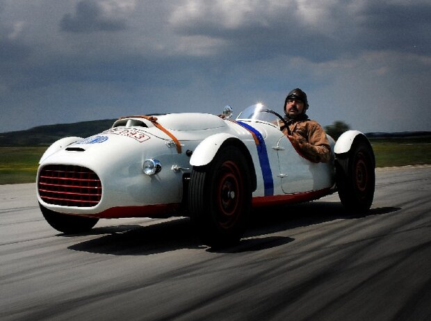 Wieder ganz der Alte: ?KODA 966 Supersport. Der ?KODA 966 Supersport ist im Jahre 1950 in drei Exemplaren entstanden, erhalten blieb jedoch nur einer. Wieder ganz der Alte: ?KODA 966 Supersport. Der ?KODA 966 Supersport ist im Jahre 1950 in drei Exemplaren entstanden, erhalten blieb jedoch nur einer.