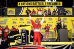 Kevin Harvick (Stewart/Haas) jubelt über seinen ersten Sprint-Cup-Titel