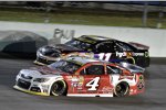 Kevin Harvick (Stewart/Haas) und Denny Hamlin (Gibbs) im direkten Duell