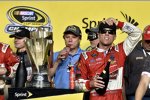 Kevin Harvick mit Schampus, Gene Haas mit Budweiser