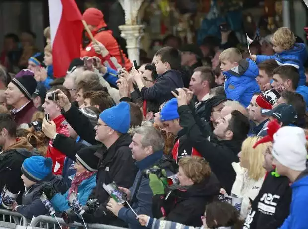 Fans Titel-Bild zur News: Fans