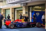 Auch das Auto von Sebastian Vettel (Red Bull) besteht die technische Abnahme nach dem Qualifying nicht