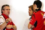 Pat Fry und Sebastian Vettel (Ferrari) 