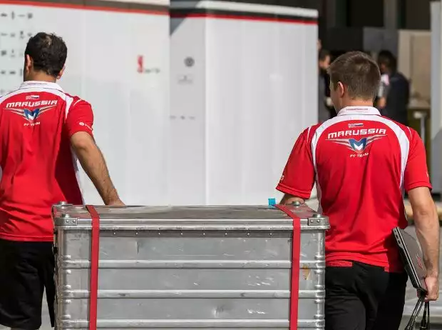 Marussia-Mechaniker in Abu Dhabi Titel-Bild zur News: Marussia-Mechaniker in Abu Dhabi