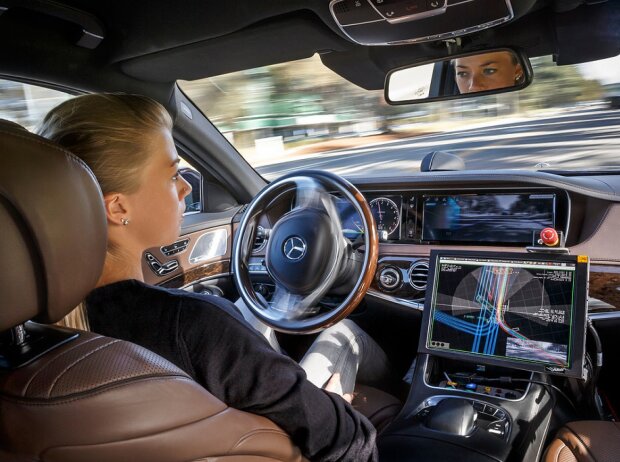 Titel-Bild zur News: Mercedes-Benz S550 Intelligent Drive