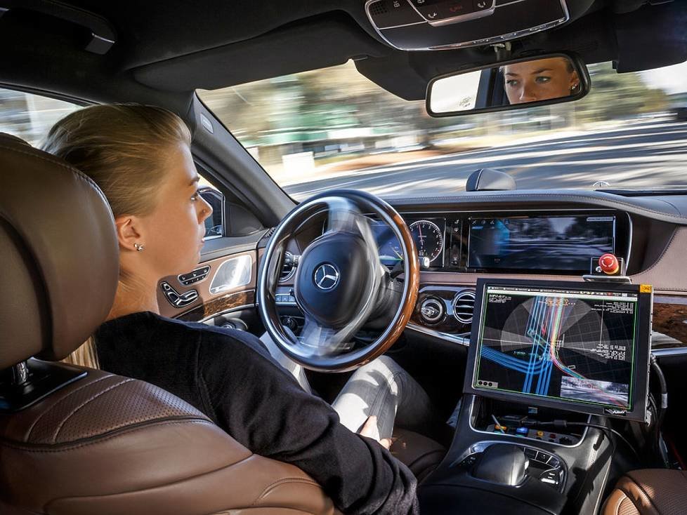 Mercedes-Benz S550 Intelligent Drive