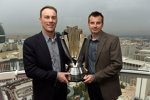 Kevin Harvick und Crewchief Rodney Childers (Stewart/Haas) mit dem Pokal