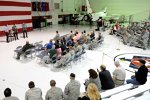 Kevin Harvick spricht auf der Nellis Air Force Base
