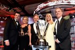 Sprint-Cup-Champion Kevin Harvick mit Ehefrau DeLana, Teambesitzer Gene Haas, Crewchief Rodney Childers und dessen Ehefrau Katrina