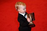 Keelan Harvick mit seiner eigenen Sprint-Cup-Trophäe