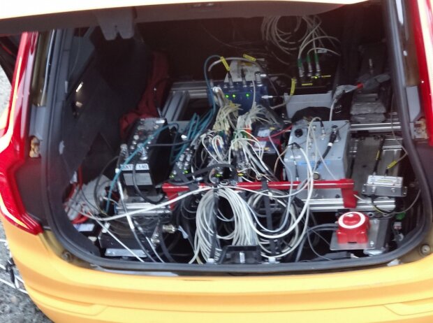 Volvo-Crashtest: Die Elektronik im Kofferraum Volvo-Crashtest: Die Elektronik im Kofferraum