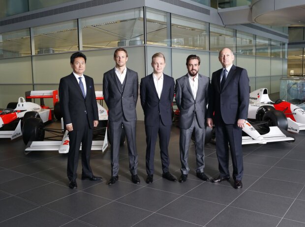 Titel-Bild zur News: Fernando Alonso, Jenson Button, Kevin Magnussen, Ron Dennis, Yasuhisa Arai