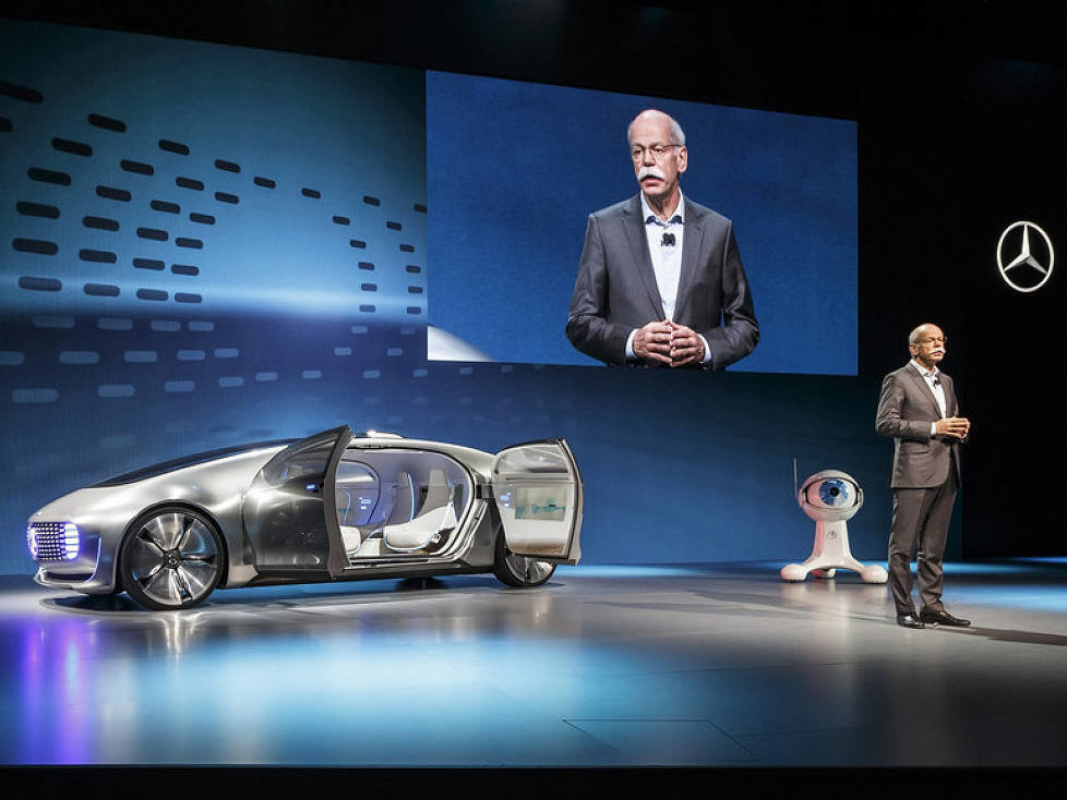CES 2015: Daimler-Chef Dr. Dieter Zetsche stellt den Mercedes-Benz F 015 Luxury in Motion vor