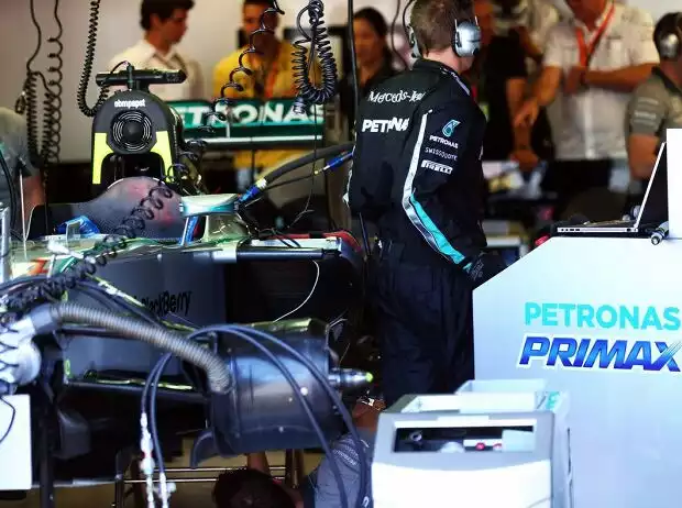 Sprit, Tanken, Petronas, Mercedes Titel-Bild zur News: Sprit, Tanken, Petronas, Mercedes