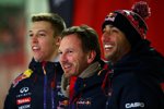 Daniil Kwjat, Christian Horner und Daniel Ricciardo (Red Bull)