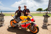 Bild zum Inhalt: HRC: Marquez & Pedrosa zeigen 2015er-Bikes in Bali